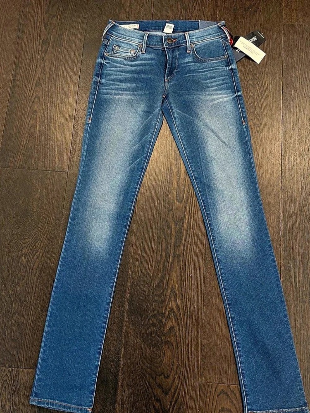 NWT True Religion Cora Mid Rise Straight Jean